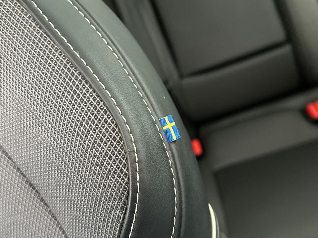 Volvo XC60 t6 398pk recharge black edition| pano| luchtvering| 360 camera