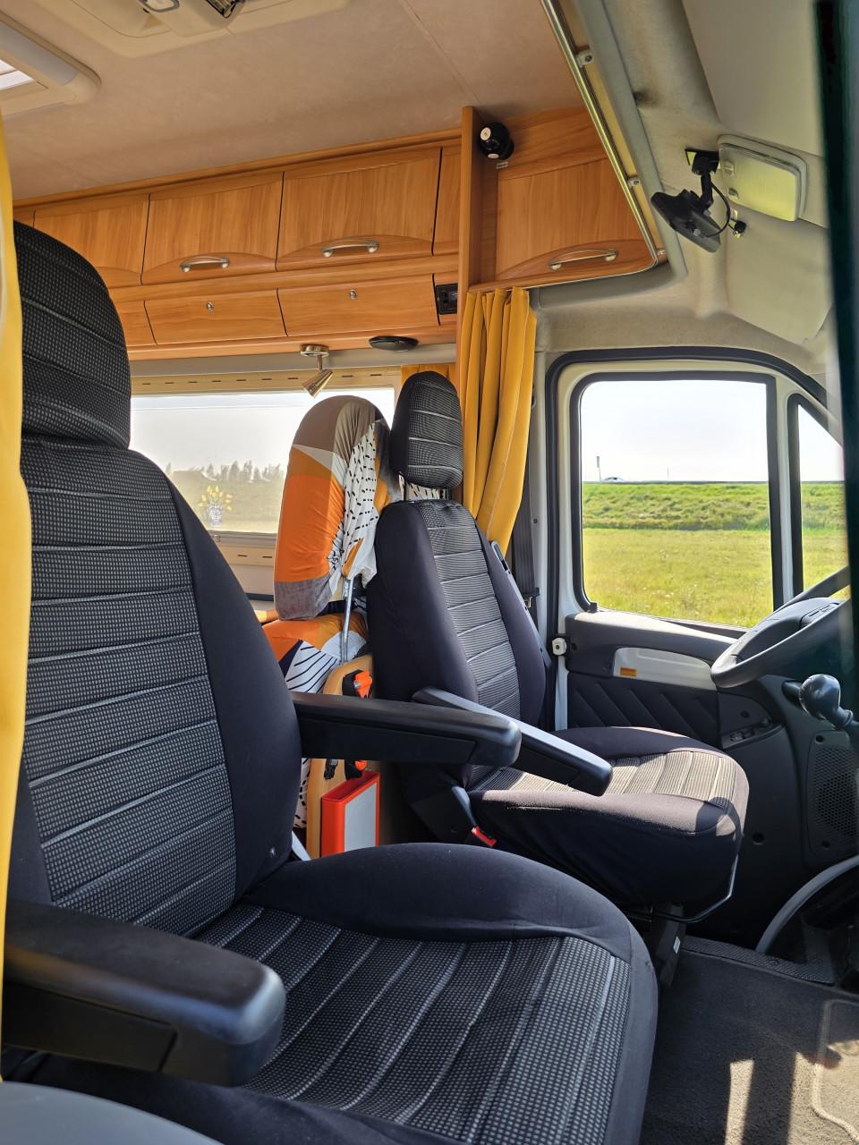 Zeer complete Adriatik 4 pers camper. Je kunt er gelijk mee op pad.