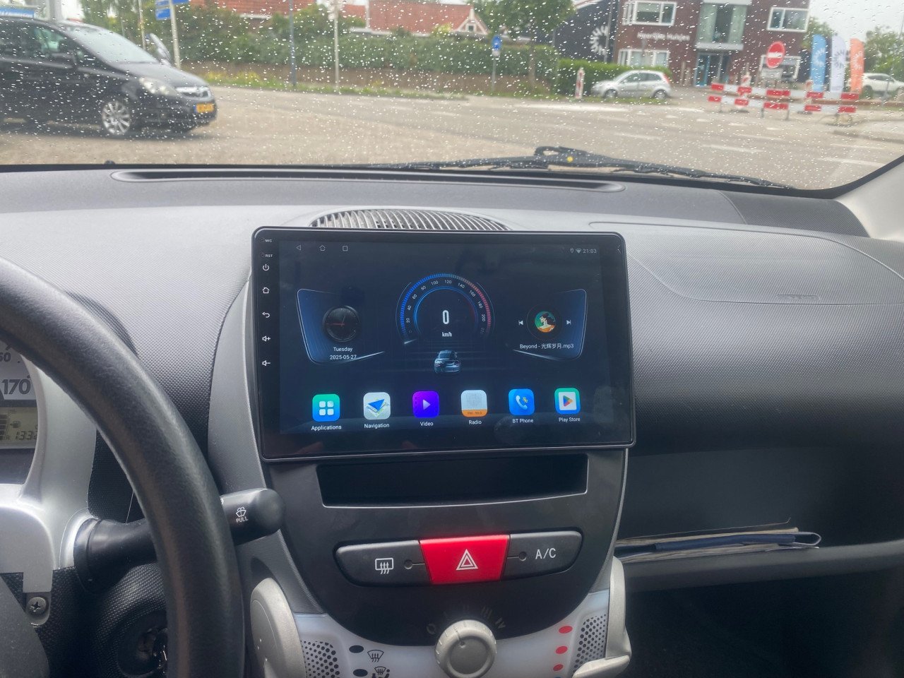 Peugeot 107 Black en Silver 1.0, 3mnd gar., jaar APK, beurt, carplay radio!