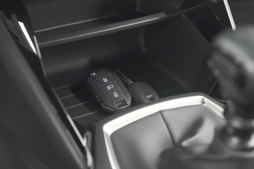 Peugeot 2008 puretech 130 active | camera | apple carplay | parkeersensoren