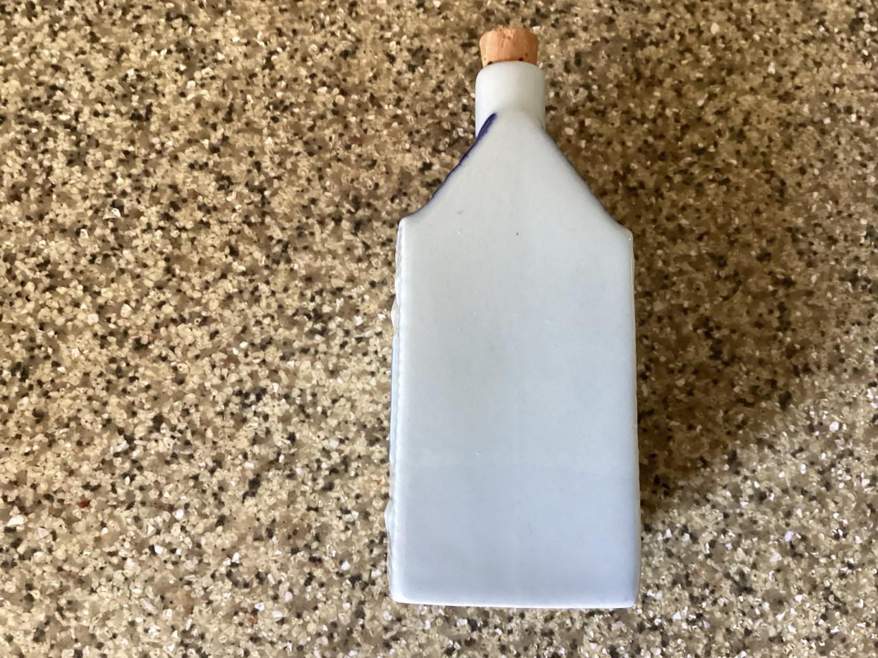 Grachtenpandje.   Handpainted.   Kleur: Delfts Blauw.     Nr. 5021.