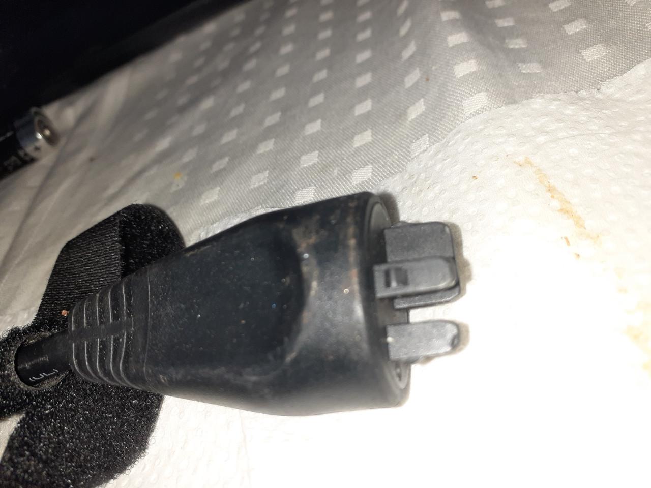 Accu-lader BOSCH 36 Volt - 2 Amp........3 platte pinnen