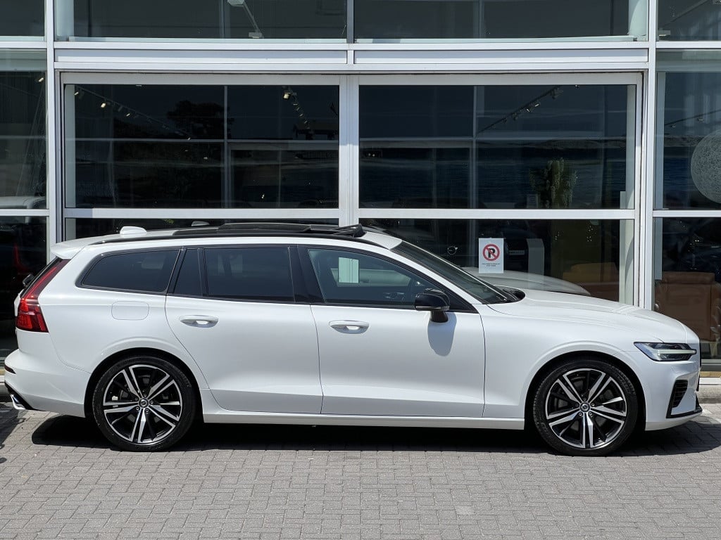 Volvo V60 t6 398pk recharge r-design| panodak| adap.cruise| trekhaak| awd|