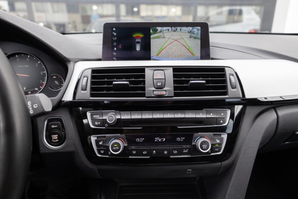 BMW 3-serie touring 318i m sport edition ✅trekhaak✅leder✅nav