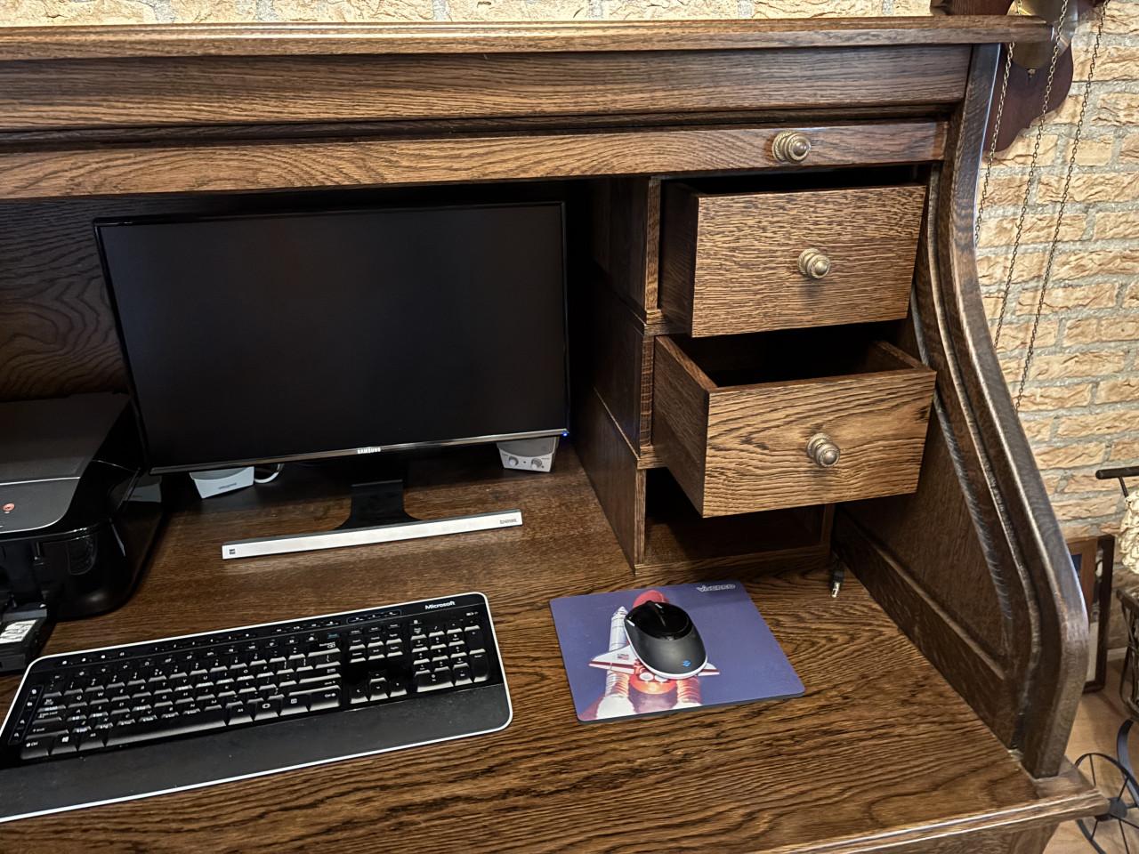 Antiek bureau met bijpassende stoel