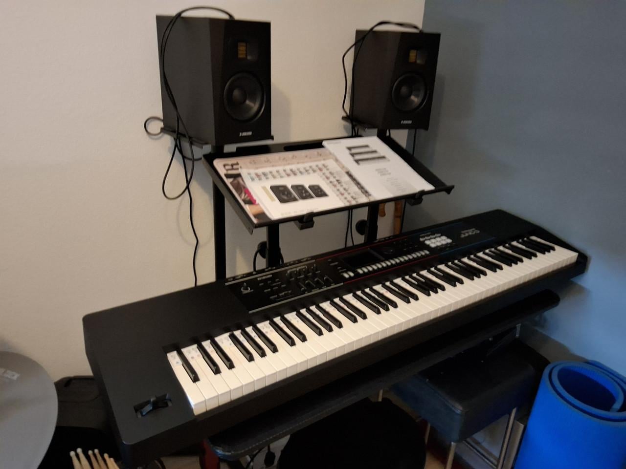 Synthesizer Nieuwstaat merk Roland