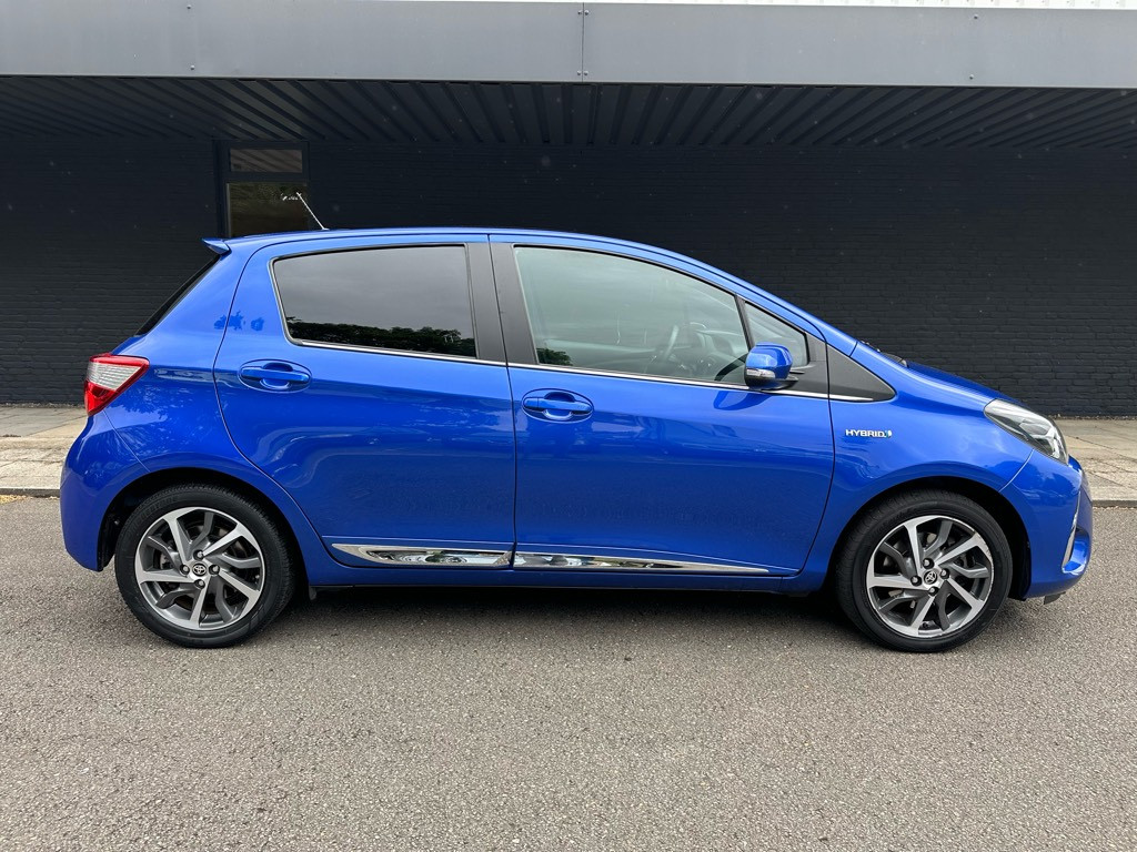 Toyota Yaris 1.5 hybride // premium uitvoering //