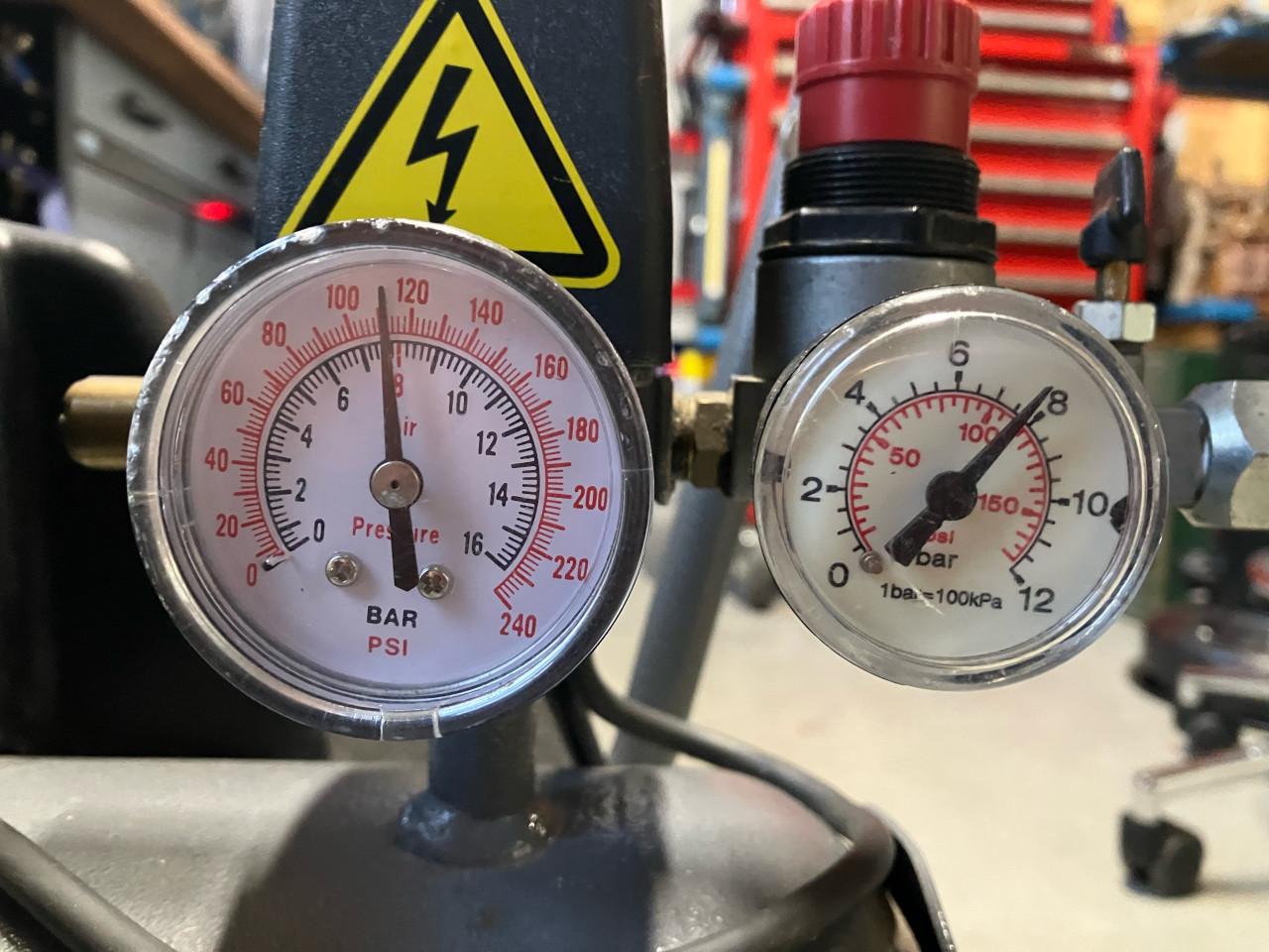 Compressor Airpress, 24L, 8 bar, in nette staat met handleiding