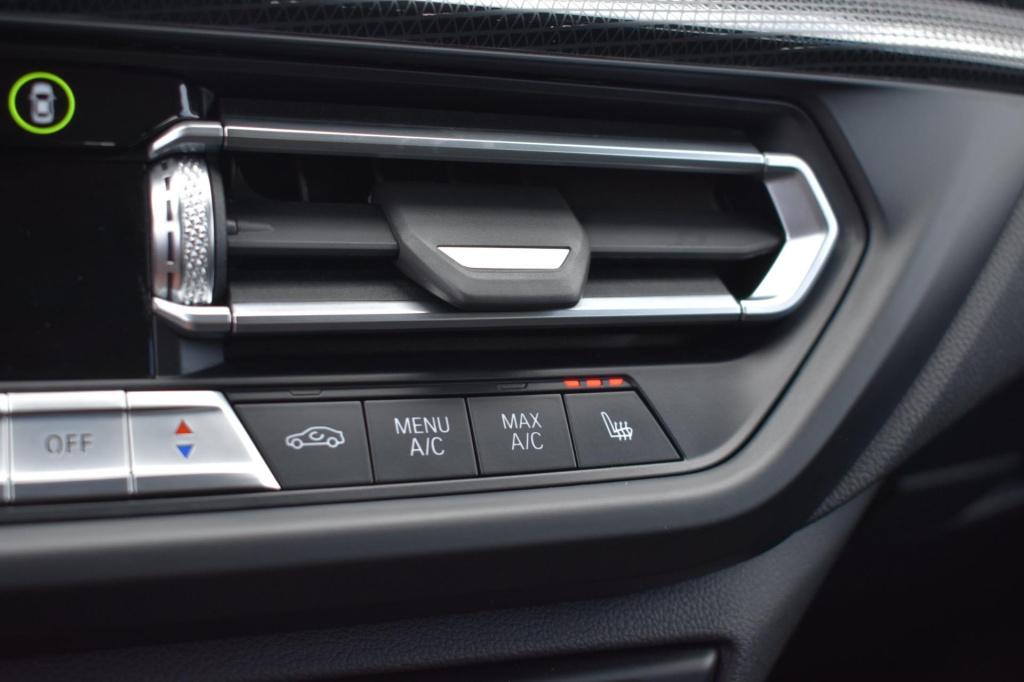 BMW 1 Serie 118i sport line | stoelverwarming | apple carplay | android aut