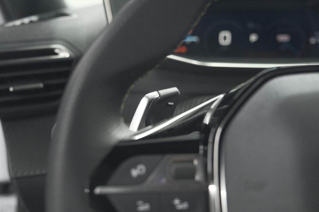Peugeot 2008 puretech 130 eat8 gt | camera | apple carplay | parkeersensore