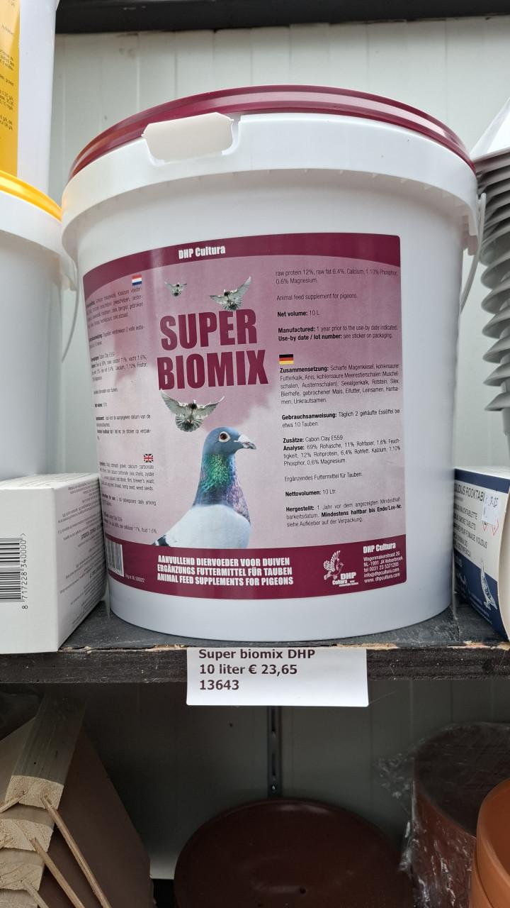 Allerlei duivenvoeders- en benodigdheden