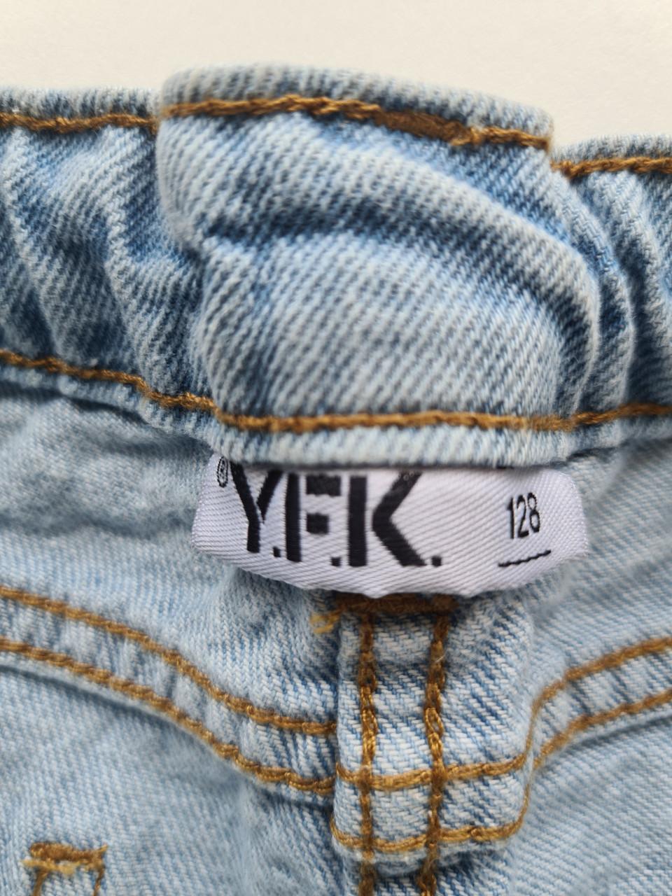 Lichtblauw spijkerstof rokje / broekje van YFK Maat 128