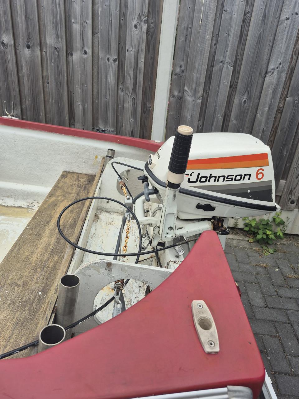 Leuk kajuit/visbootje met trailer