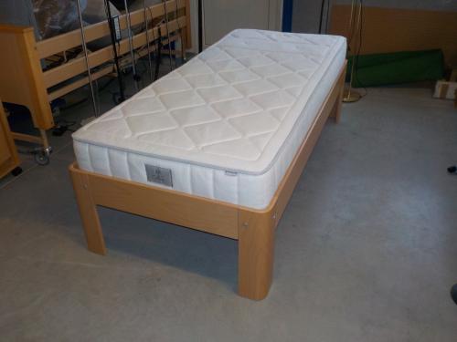 Alles van auping ledikant , elektrische spiraal en matras in vrijwel nieuw