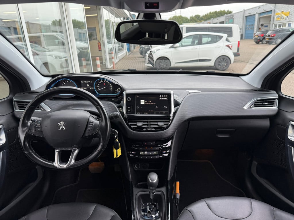 Peugeot 2008 1.2 puretech allure automaat