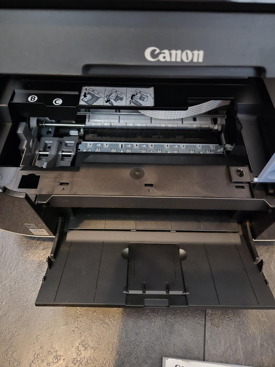 Canon PIXMA MP210 alles-in-één inkjetprinter. Ouder model, maar werkend.