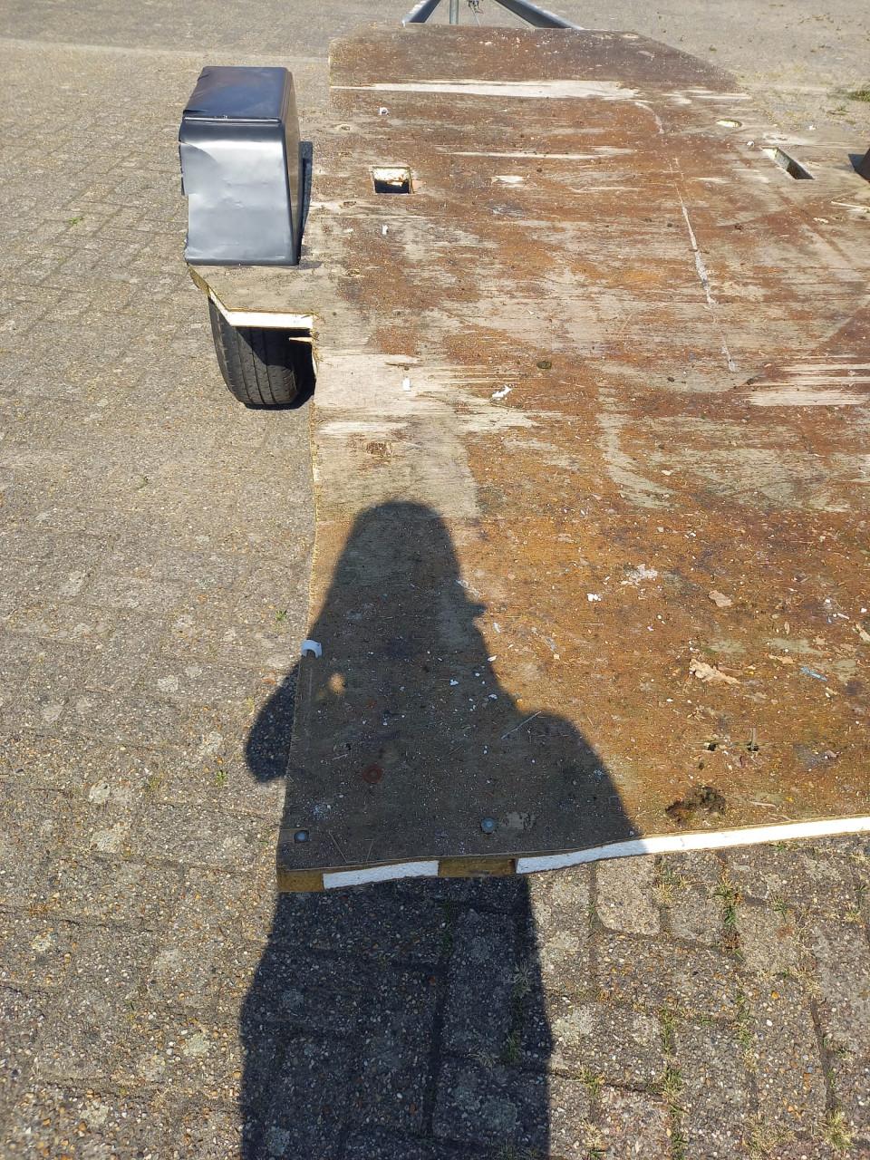 Caravan chassis alko met kenteken.ideaal voor boottrailer te maken. 600 eur