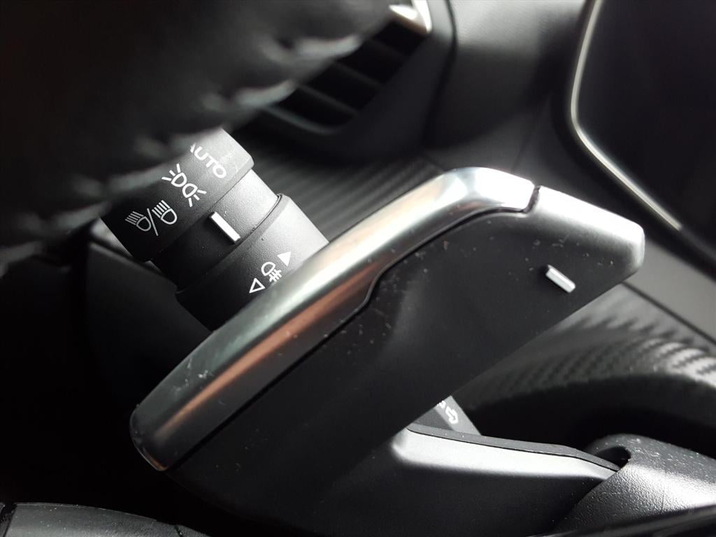 Peugeot 2008 1.2 hybrid 145pk e-dcs6 allure apple carplay & android auto | 