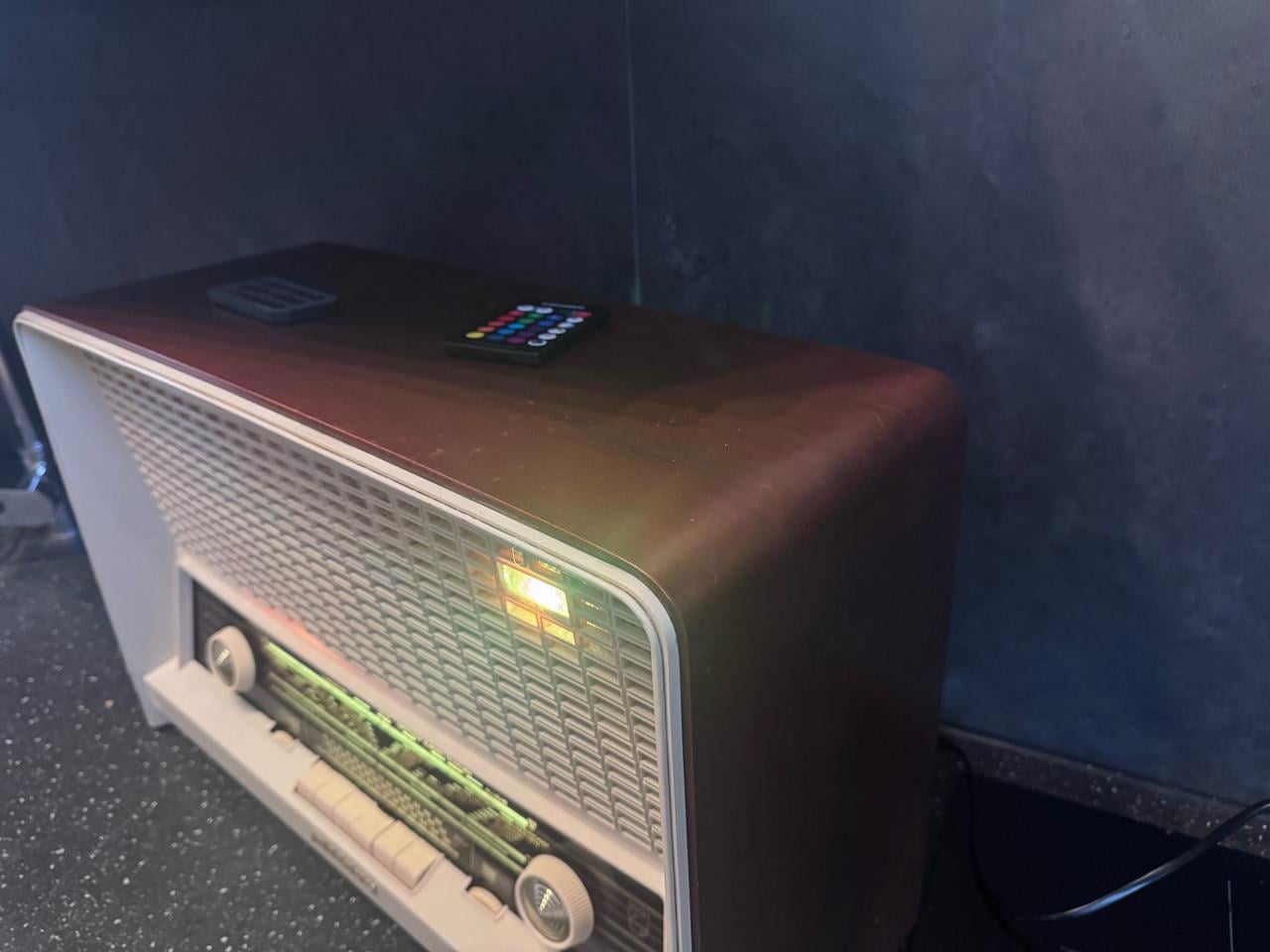 Prachtige jaren50 radio gemoderniseerd