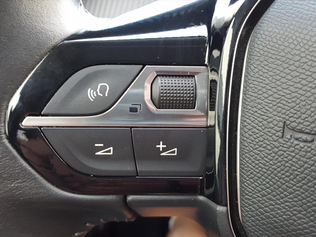 Peugeot 2008 1.2 pt 100pk allure trekhaak afneembaar | navigatie | apple ca