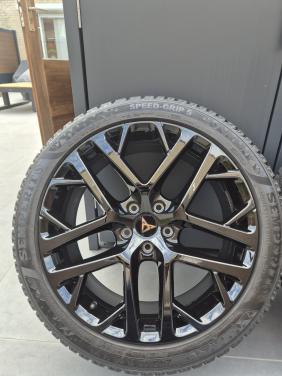 Nieuwe Semperit Speed-Grip 5 winterbanden met 19 inch velgen