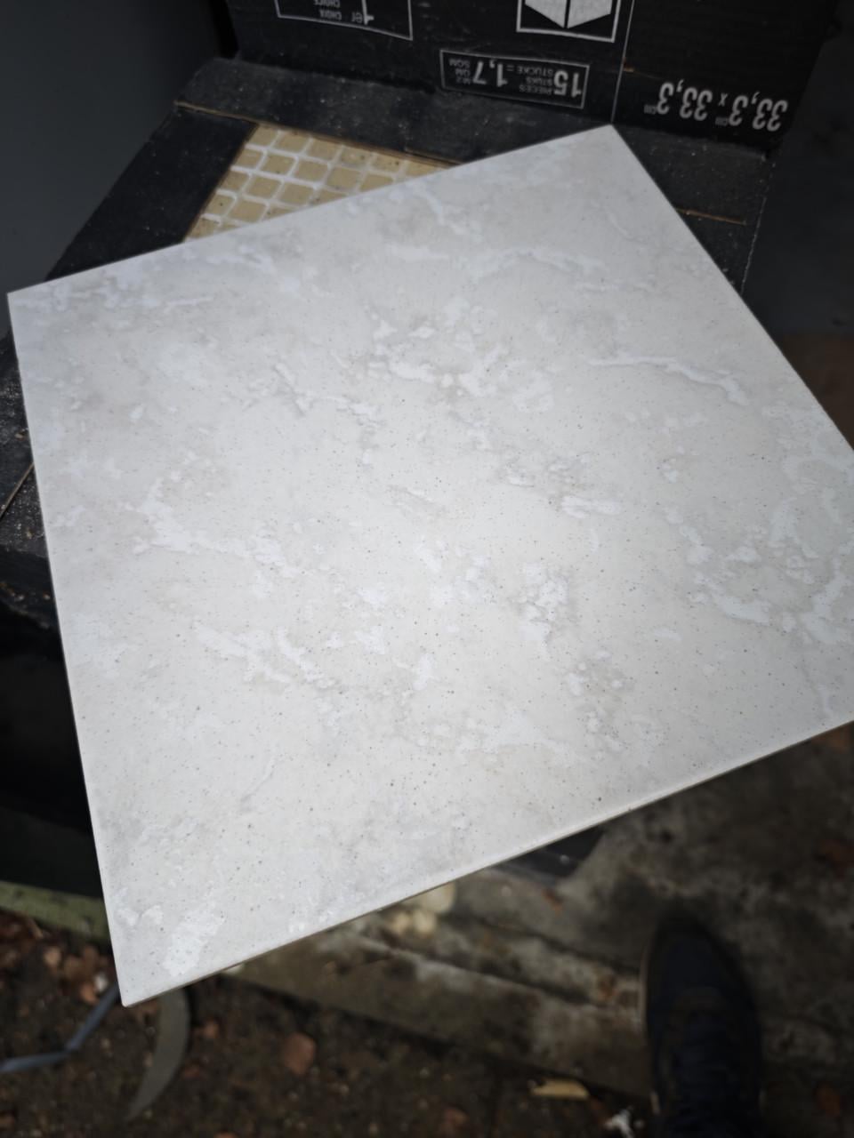 Wand/vloertegels ca 29,5m²