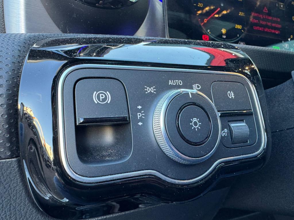 Mercedes-Benz A-Klasse 250 e business solution amg limited