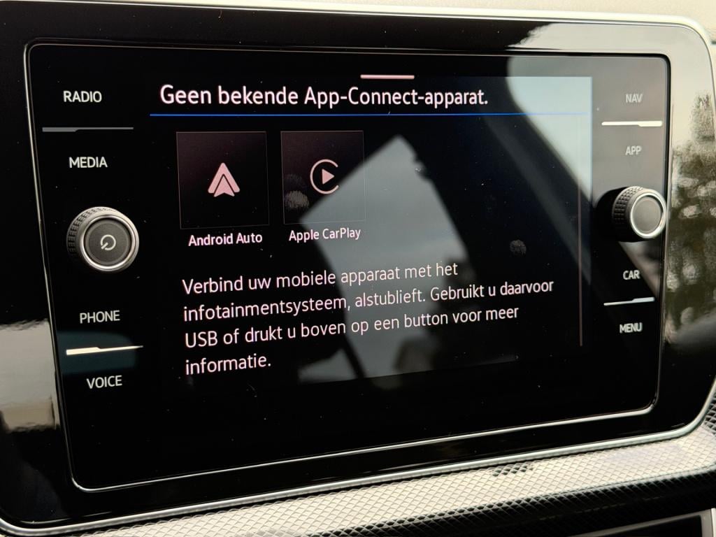 Volkswagen T-cross 1.5 tsi 150pk dsg r-line | camera | trekhaak | navi | iq