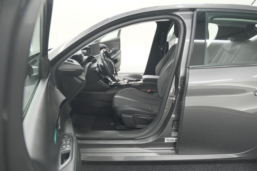 Peugeot 208 puretech 100 eat8 allure | camera | apple carplay | navigatie |