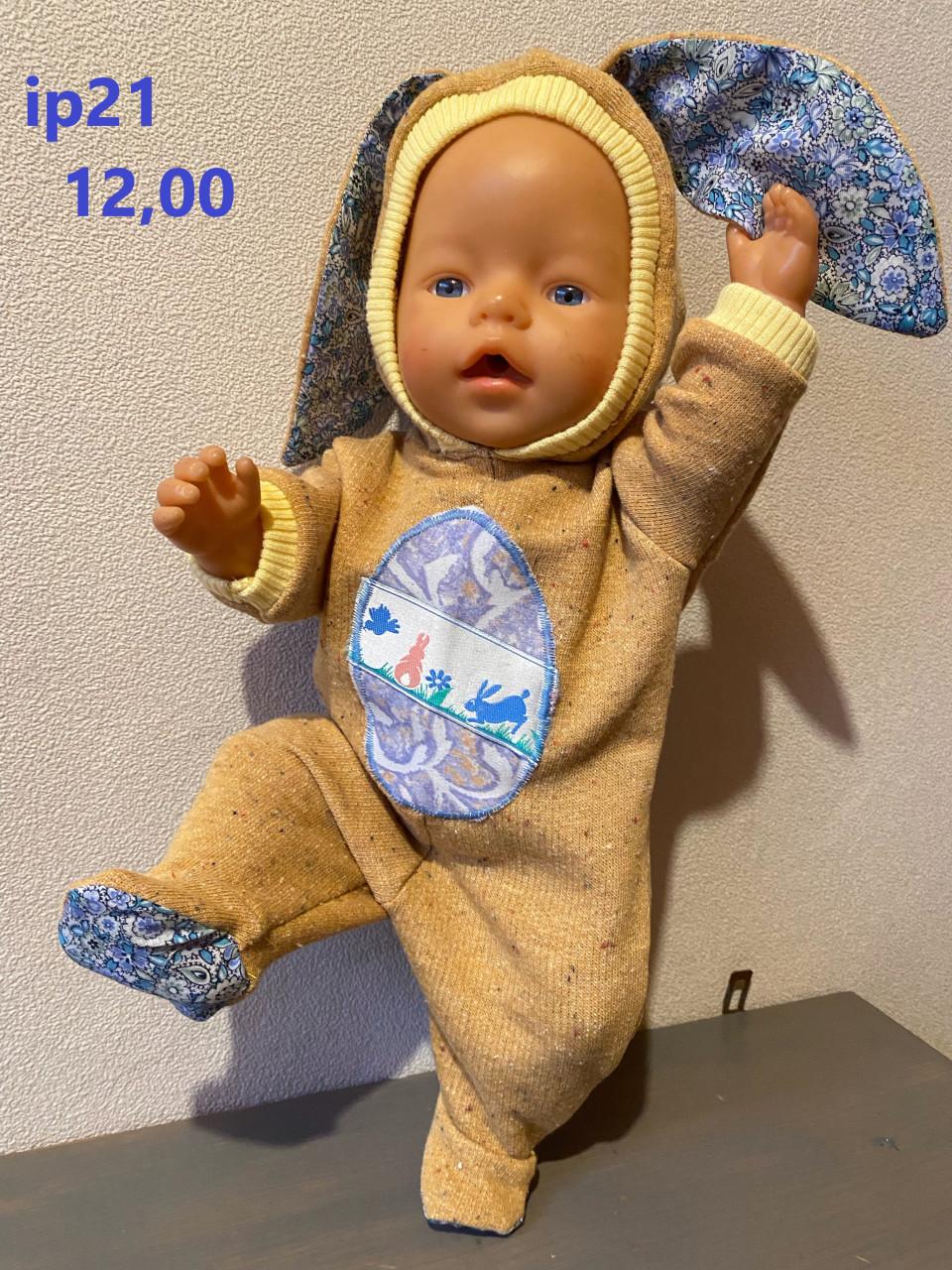 Poppenkleertjes baby born. Pyjama. Opbrengst KiKa.