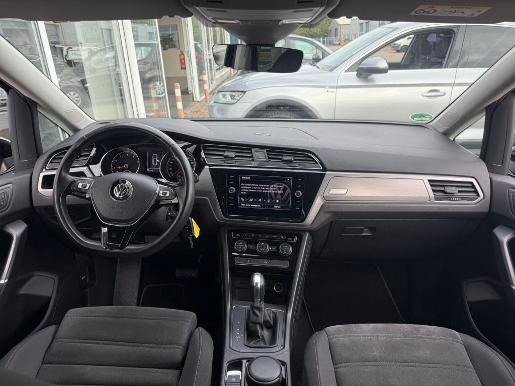 Volkswagen Touran 1.5 tsi highline 7 persoons dsg