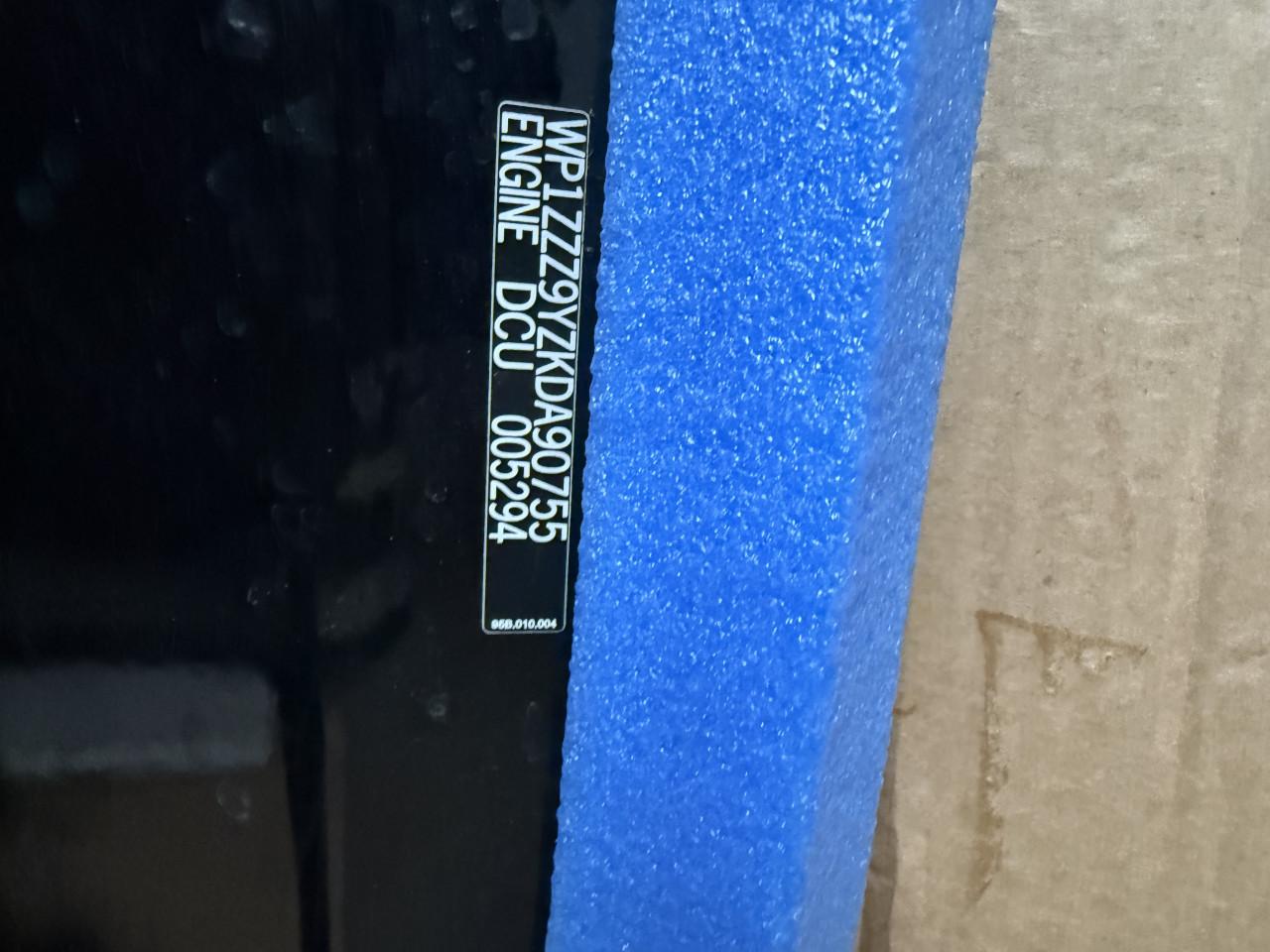 Nieuwe motorkap voor Porsche Cayenne.