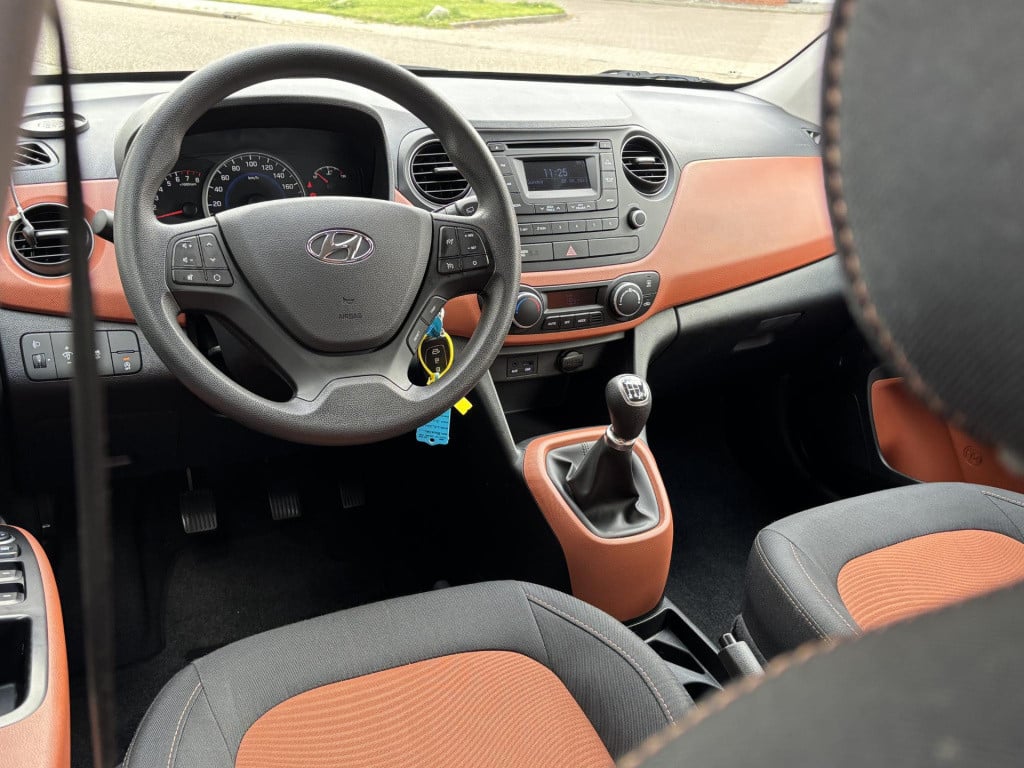 Hyundai I 10 1.0i i-motion comfort | cruise control | radio-cd/mp3 speler |