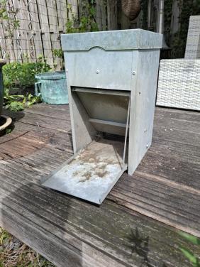 Kippen voerbak trapbak