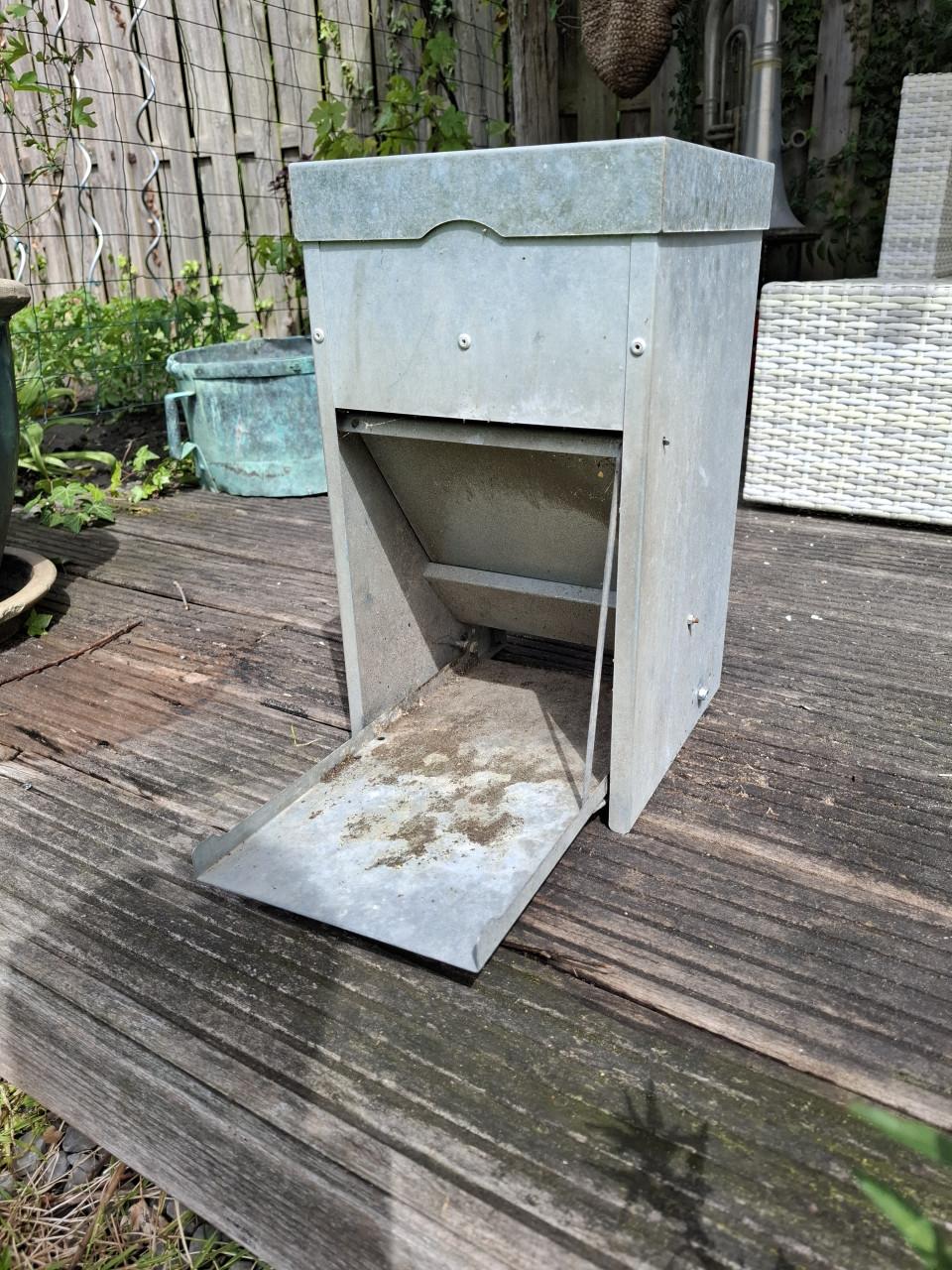 Kippen voerbak trapbak