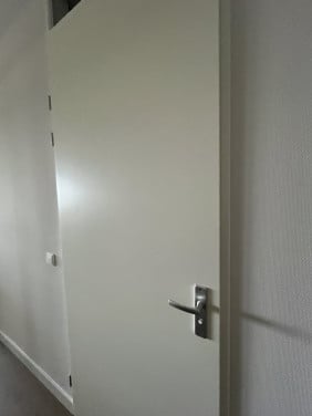 Te koop: 6 opdekdeuren met deurbeslag. Zelf demonteren en vervoeren