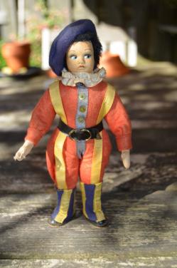 2 Vintage popjes Zwitserse Garde 19 cm hoog Vaticaanstad