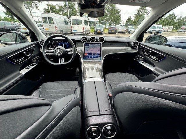 Mercedes-Benz Glc 300e 4matic amg i airmatic l gestuurde achteras l panoram