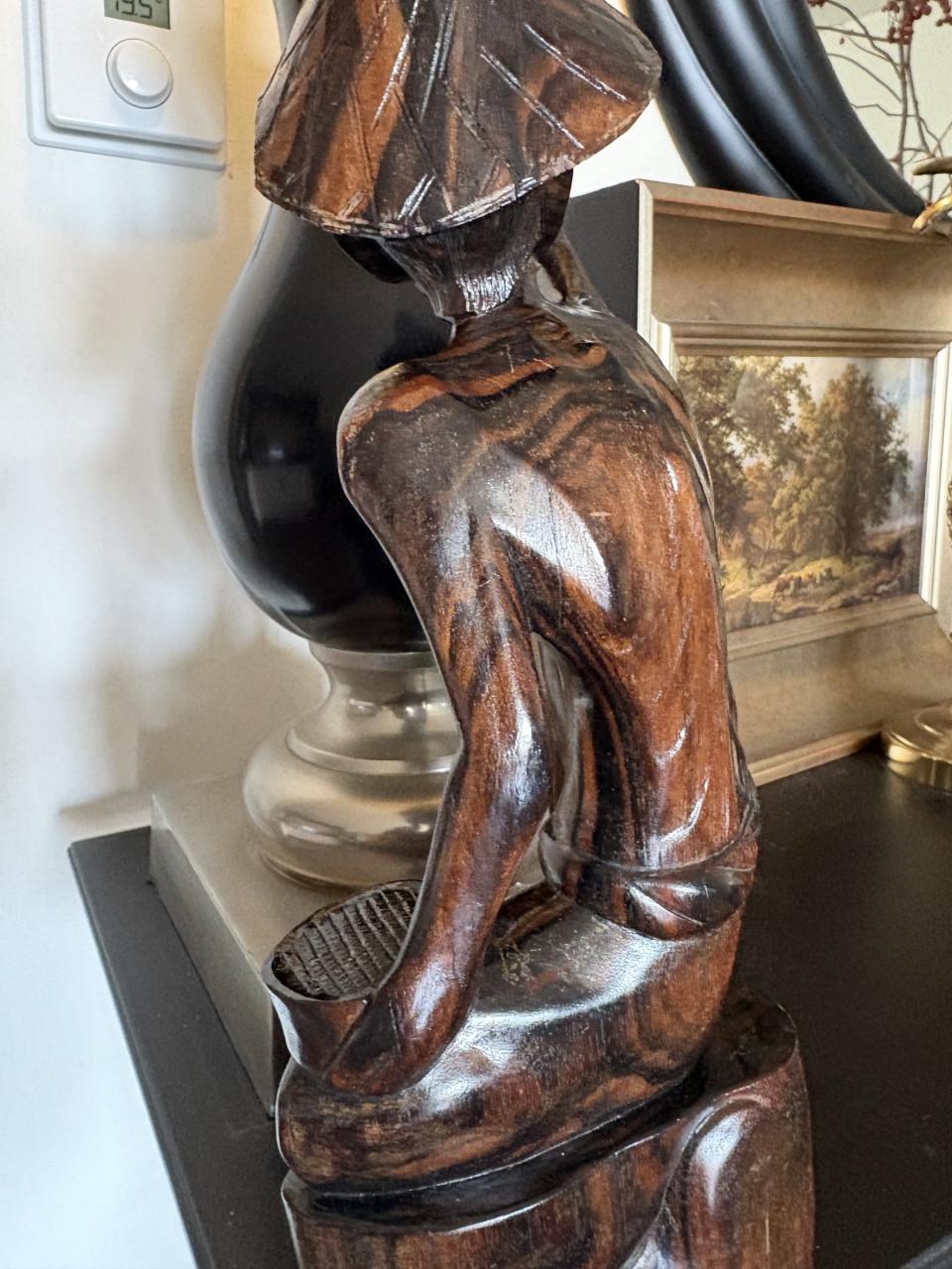 Houten beeldje uit Bali , Indonesie