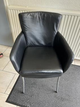 4 Knappe lederen Eetkamerstoelen in de kleur zwart !!!!