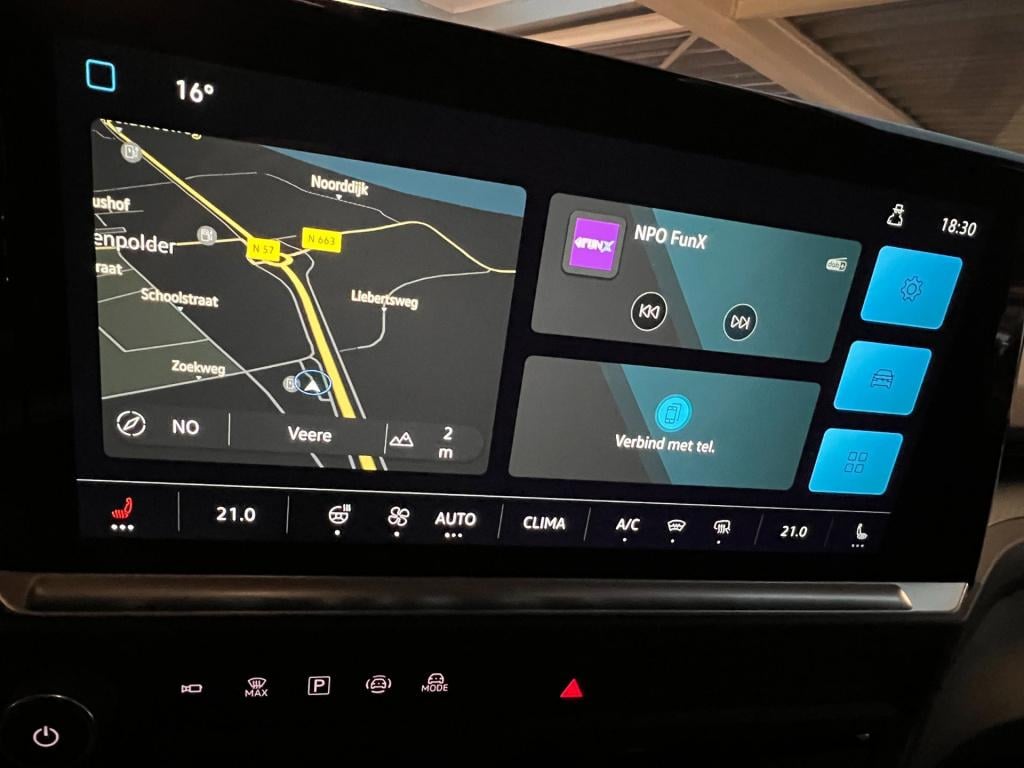 Volkswagen E-transporter 32 l2h1 bulli 64 kwh bulli 285pk, trekhaak enz..