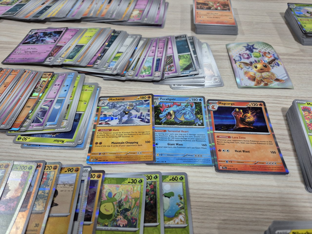 Hele mooie partij van 500+ pokemon kaarten.