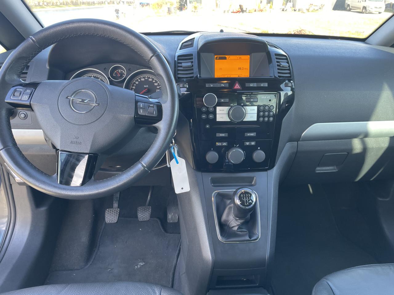 Opel zafira 1.6 cosmo 7 zits