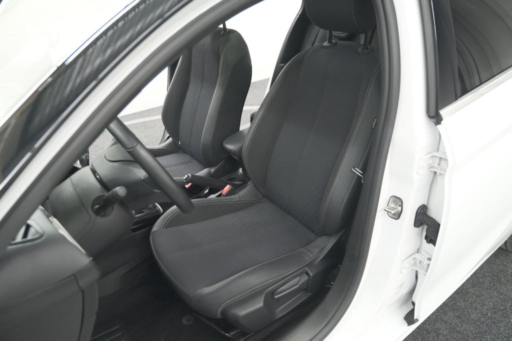 Opel Corsa 1.2 turbo 100 ultimate | panoramadak | camera | dodehoekdetectie