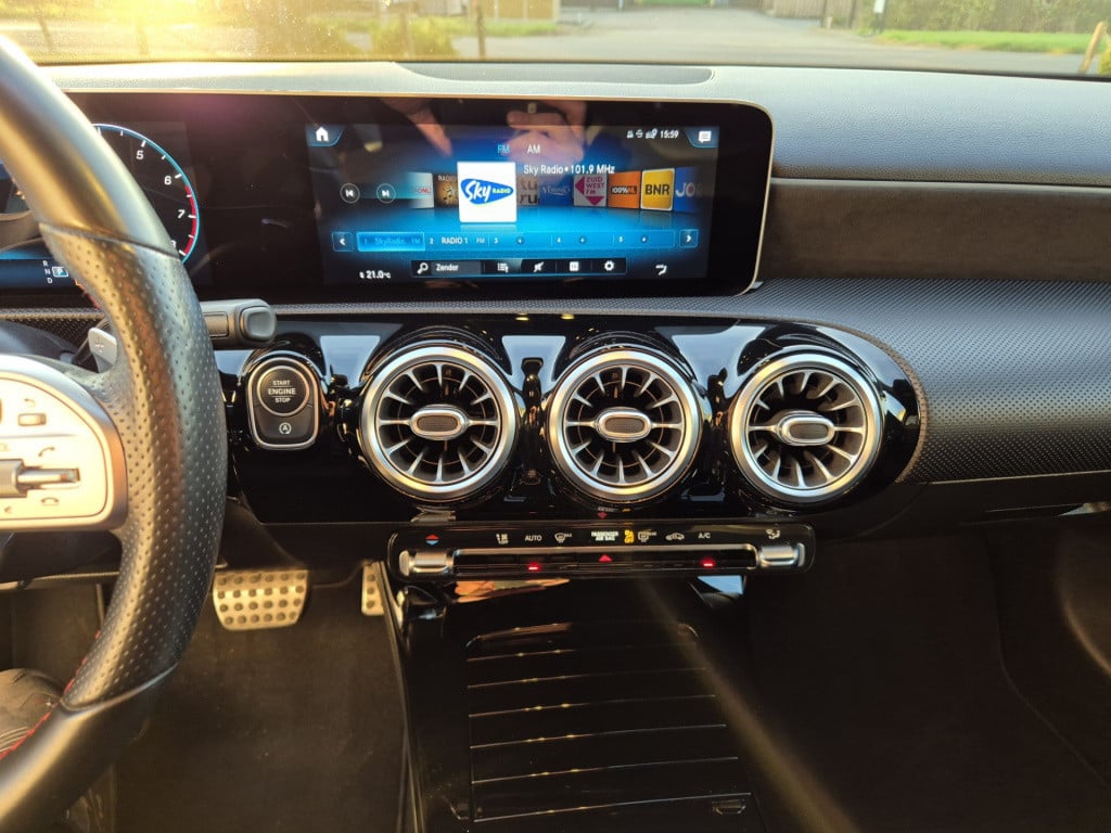 Mercedes-Benz A-Klasse 200 business solution amg