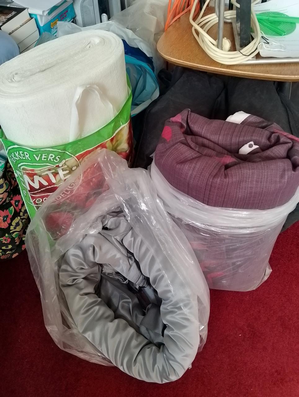 Zolder moest leeg! Puzzels en vitrage +rollen stof