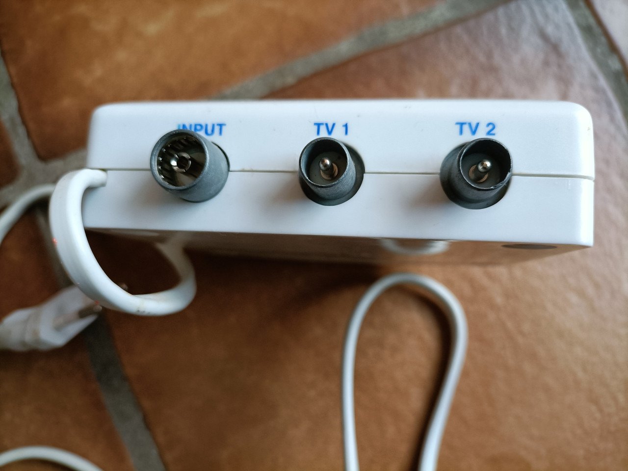 Antenne kastje Amplifier voor tv. 230V AC/50Hz. Voor € 10,-