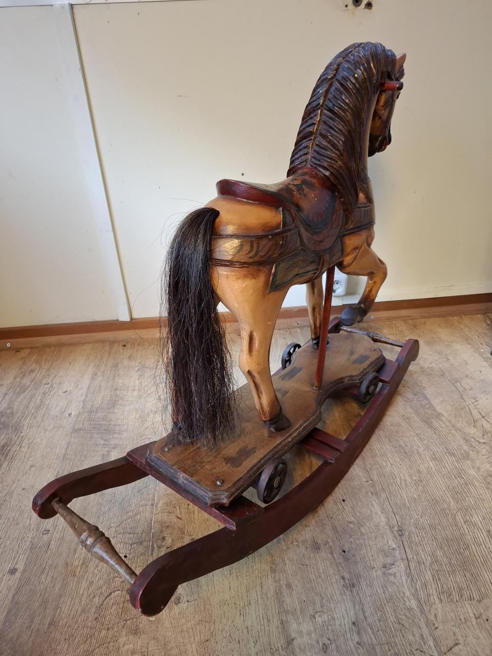 Antiek houten hobbelpaard