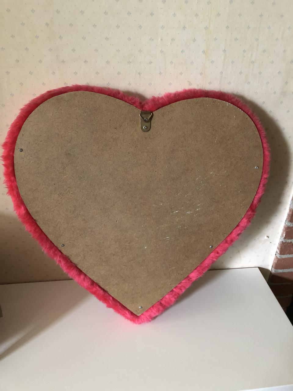 Spiegel hartje met fluffy rand