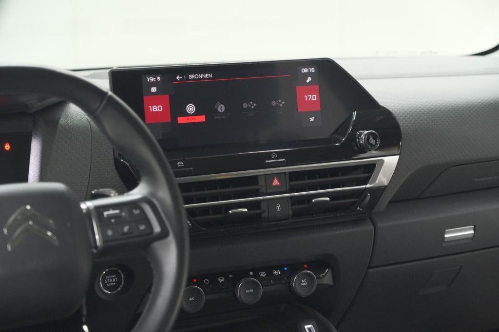 Citroen C4 puretech 130 eat8 shine | camera | head-up display | parkeersens